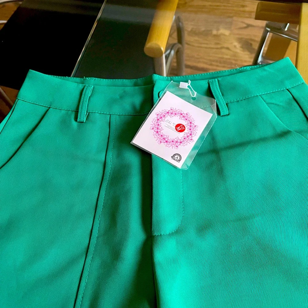 European Design Women Shorts - Picture 4 of 7